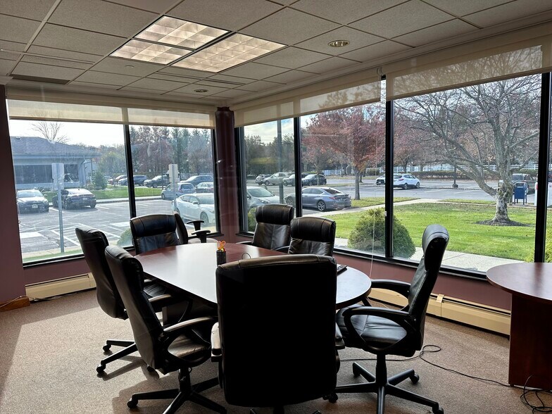 More Photos Of 500 Craig Rd, Manalapan Township Office For Lease