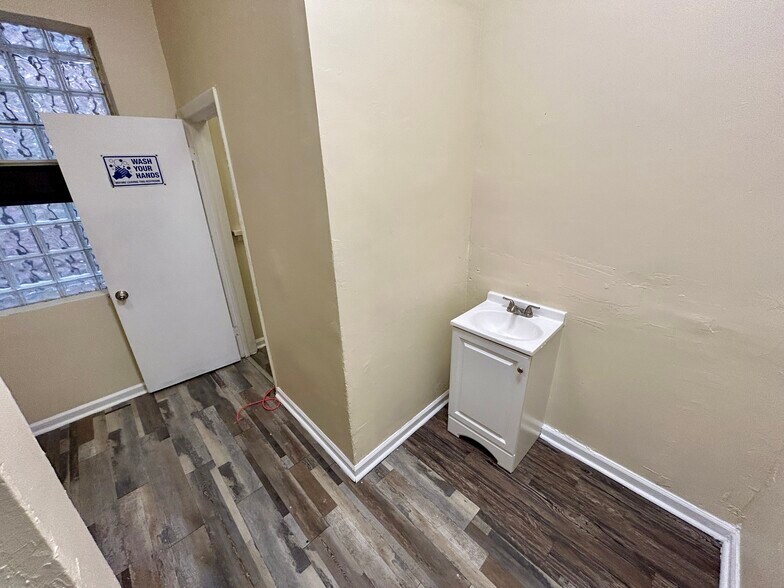 More Photos Of 7900-7910 S Essex Ave, Chicago Apartments For Lease