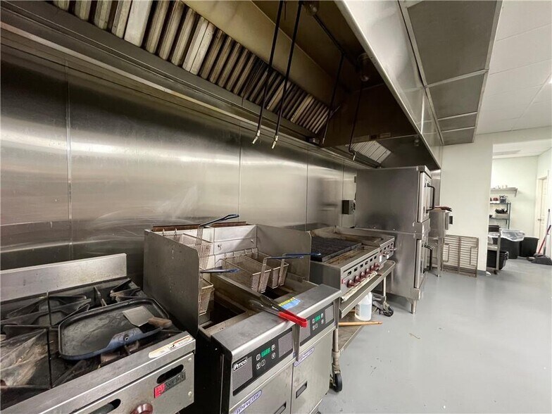 More Photos Of 1002 Victoria, Refugio Restaurant For Sale