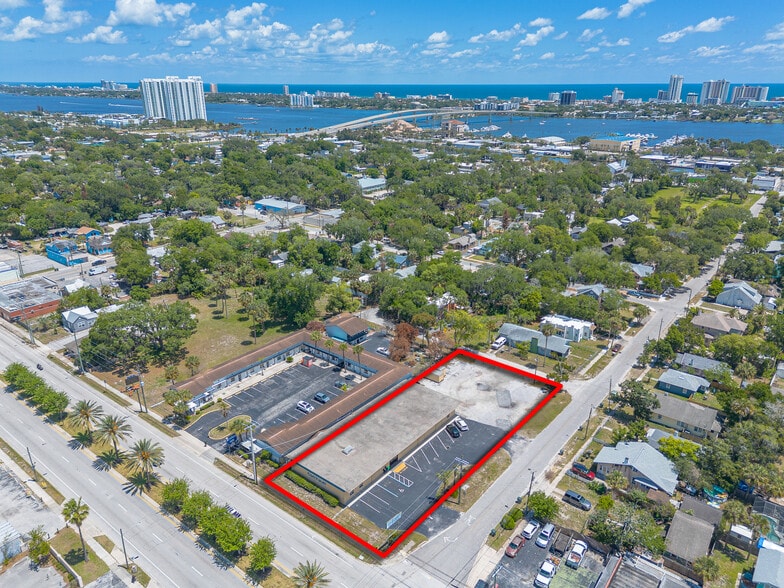 More Photos Of 601 N Ridgewood Ave, Daytona Beach Freestanding For Sale