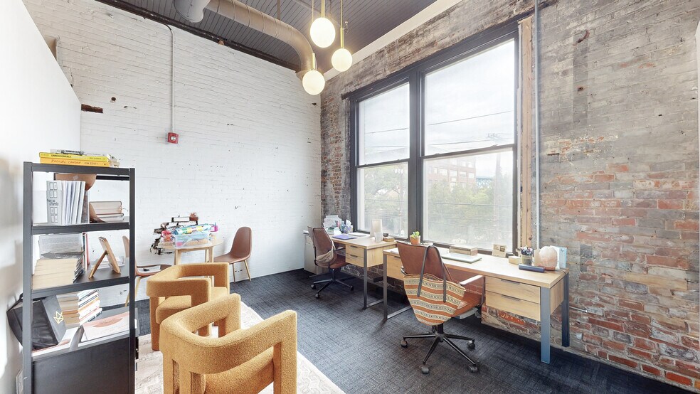 More Photos Of 2111 Center St, Cleveland Freestanding For Lease