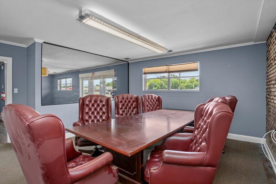 More Photos Of 806 S Timberland Dr, Lufkin Coworking Space
