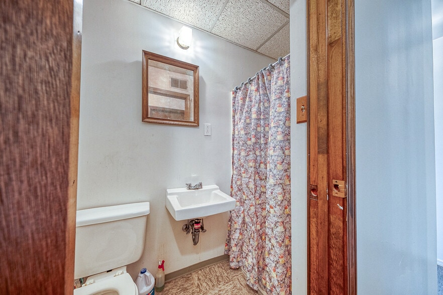 More Photos Of 936 Broadway, Pitcairn Restaurant For Sale