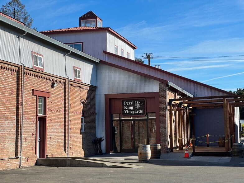 More Photos Of 53-61 Front St, Healdsburg General Retail For Lease