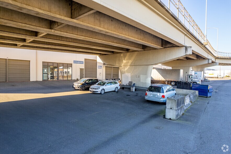 More Photos Of 3342 NW 26th Ave, Portland Warehouse For Lease