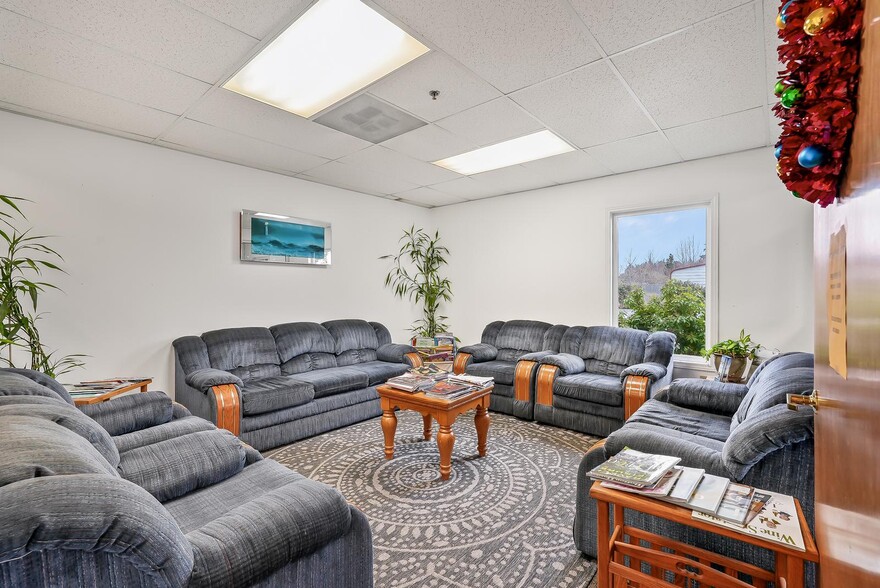 More Photos Of 555 N Pacific Hwy, Woodburn Auto Repair For Sale