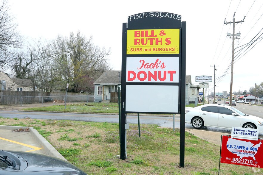 More Photos Of 407 N York St, Muskogee Freestanding For Lease