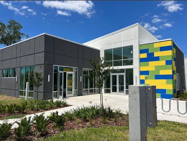 Primary Photo Of 10308 Cardera Dr, Riverview Schools For Sale