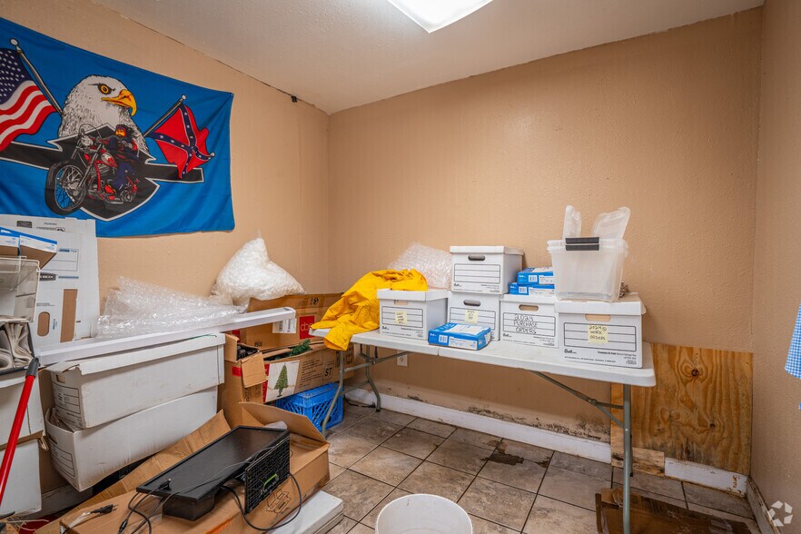 More Photos Of 909 Marcella St, Houston Warehouse For Sale