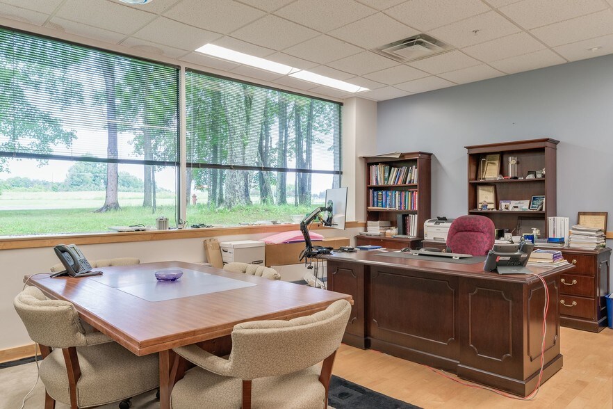 More Photos Of 3825 Columbus Rd, Granville Business Park For Lease