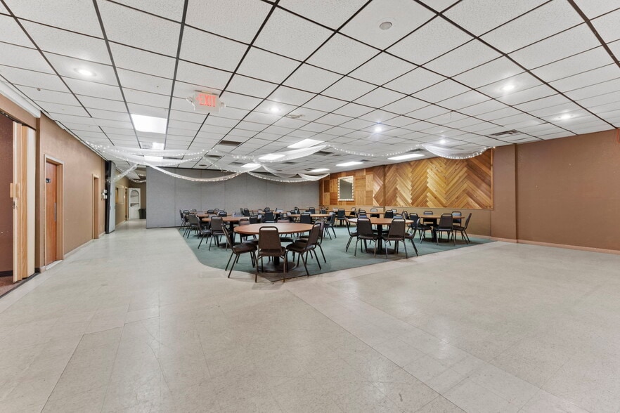 More Photos Of 118 Railroad Ave NE, Mora General Retail For Sale