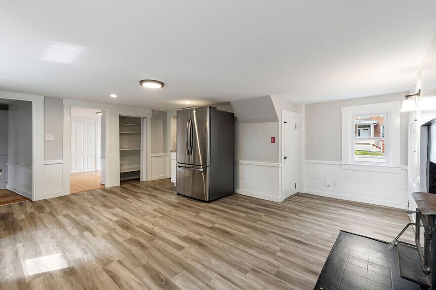 More Photos Of 3 Portsmouth Ave, Exeter General Retail For Sale