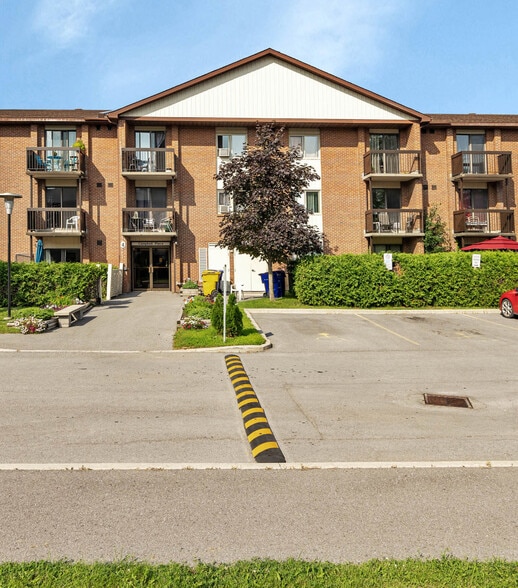 More Photos Of 4 Robert St, Arnprior Apartments For Sale