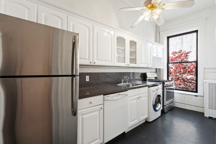 More Photos Of 28 8th Ave, Brooklyn Apartments For Sale