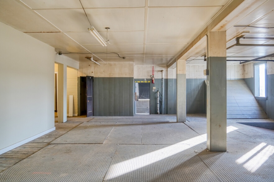 More Photos Of 6 Clinton Ave, Westfield Warehouse For Sale