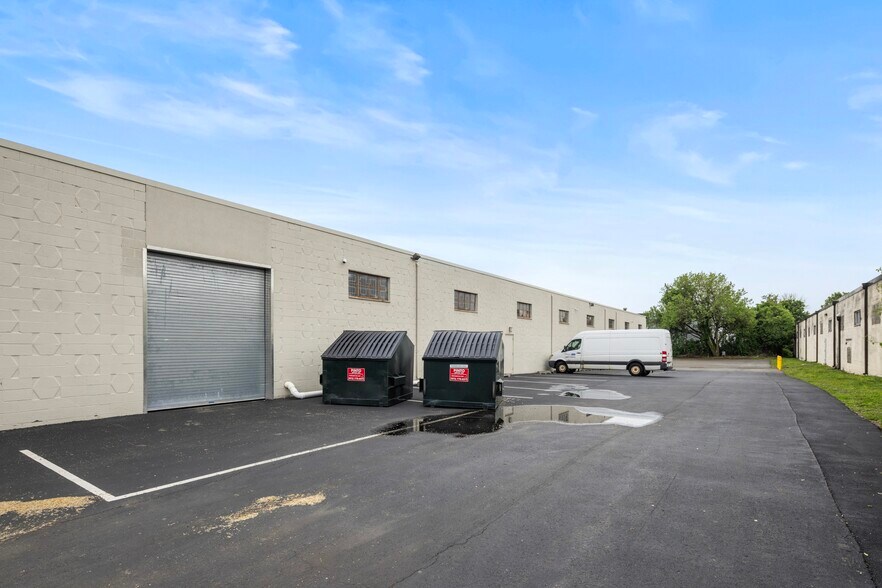More Photos Of 178 Commerce Rd, Carlstadt Warehouse For Lease