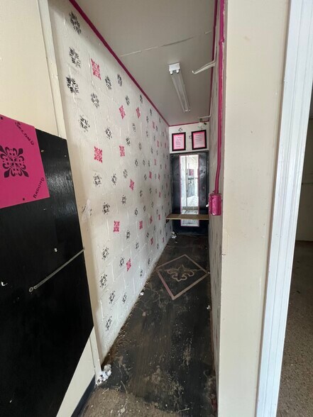 More Photos Of 7606-08 W Judge Perez dr, Arabi Flex For Lease