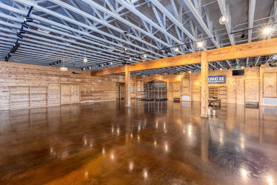 More Photos Of 1910 E Jackson St, Hugo Freestanding For Sale