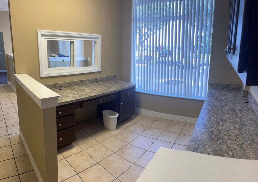 More Photos Of 6105 Deltona Blvd, Spring Hill Office For Lease