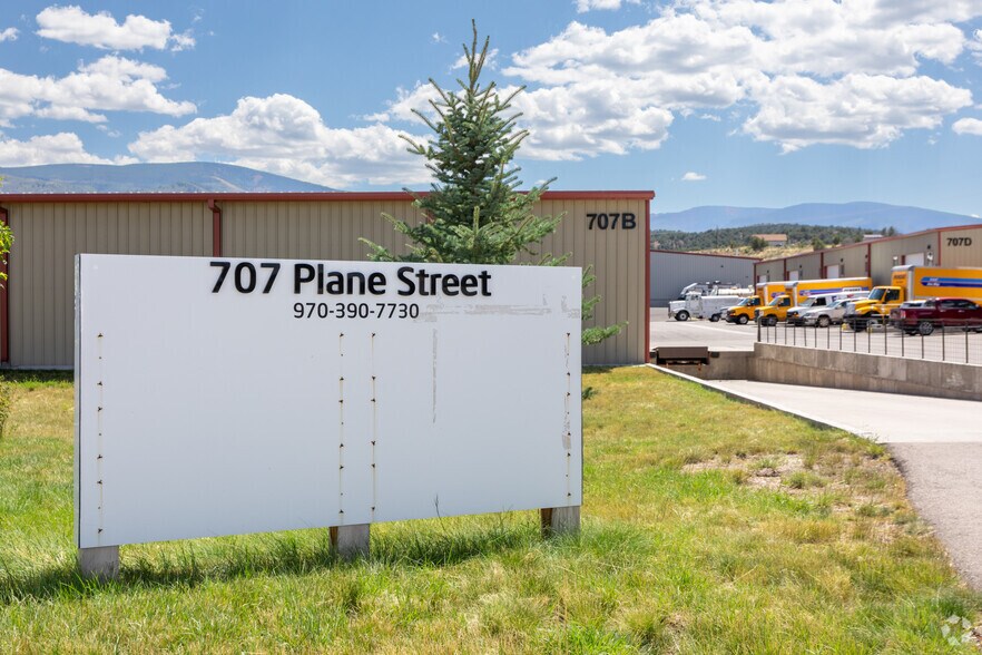 More Photos Of 707 Plane St, Gypsum Warehouse For Sale