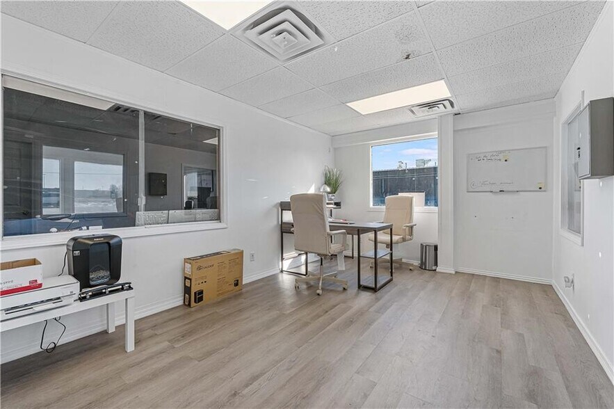 More Photos Of 2105 S Thompson St, Springdale Light Distribution For Sale