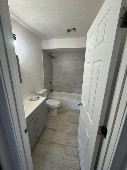 More Photos Of 1001 Polk St, Fort Myers Multifamily For Sale