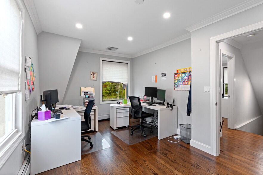 More Photos Of 6939 Amboy Rd, Staten Island Office For Lease