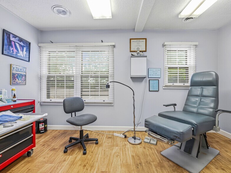 More Photos Of 5 Doctors Park, Asheville Medical For Lease