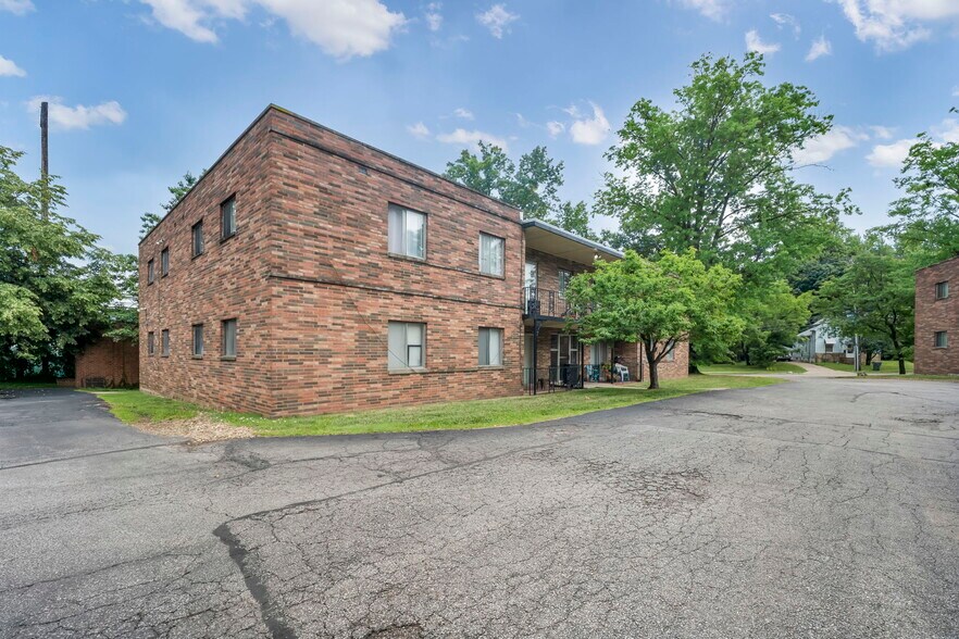 More Photos Of 818-850 S Green Rd, South Euclid Apartments For Sale