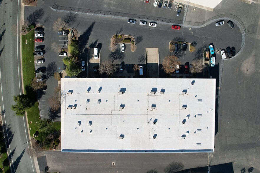 More Photos Of 3144 Venture Dr, Lincoln Warehouse For Lease