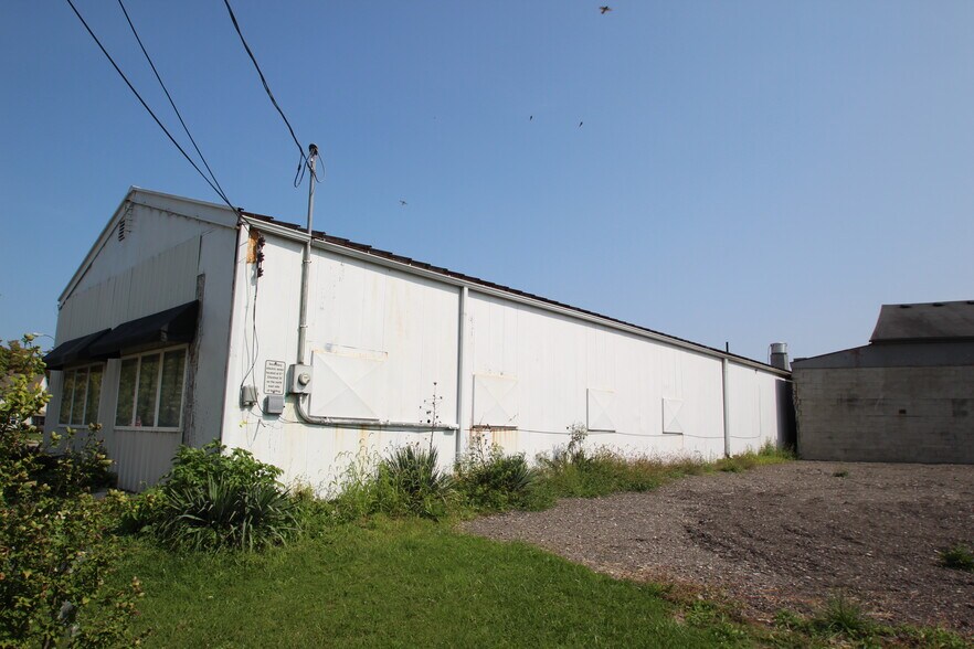 More Photos Of 8 Chestnut St, Elyria Convenience Store For Sale