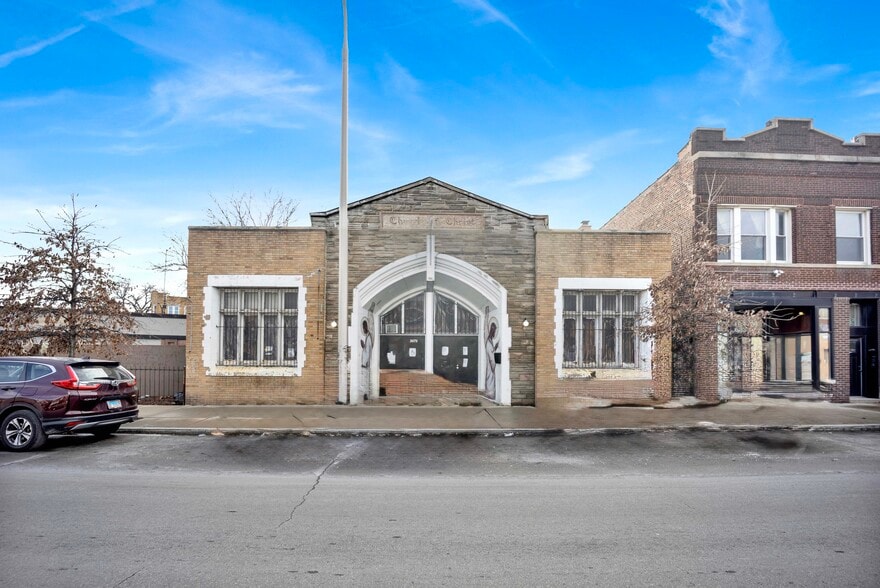 More Photos Of 3677 W Grand Ave, Chicago Religious Facility For Sale