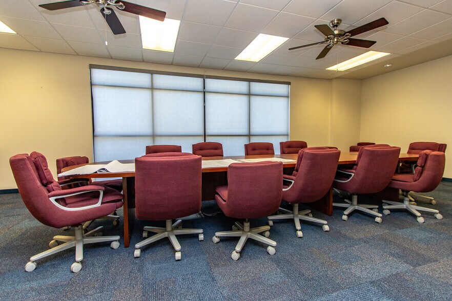 More Photos Of 971 E Broadway Ave, Atwater Office For Lease