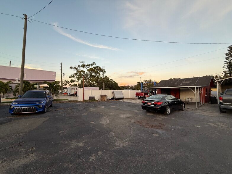 More Photos Of 4501 49th St N, Saint Petersburg Auto Dealership For Lease