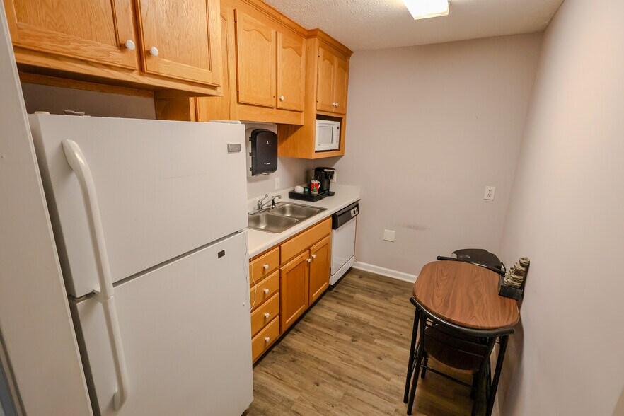 More Photos Of 2212 Hope Mills Rd, Fayetteville Office For Sale