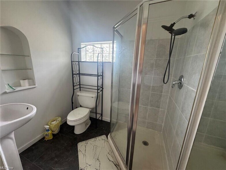 More Photos Of 3043 Niles Rd SE, Warren Multifamily For Sale