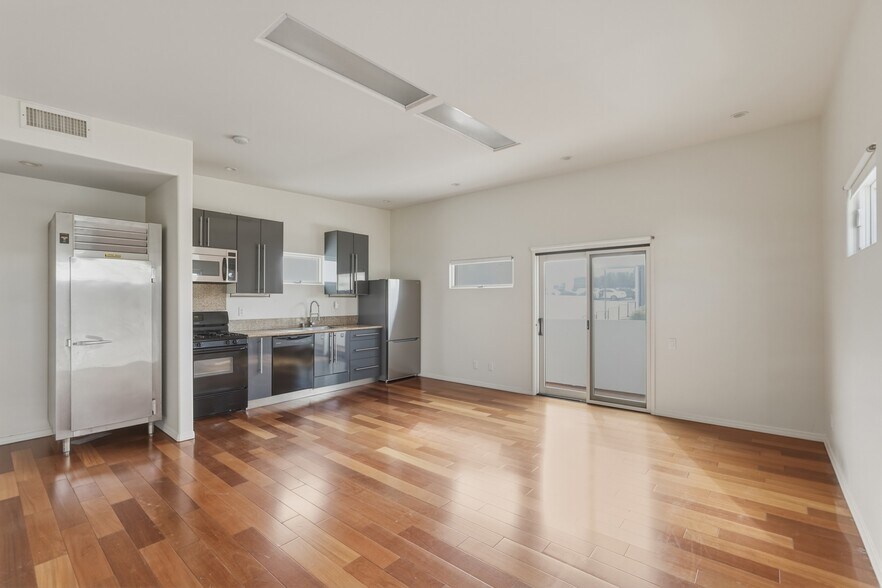 More Photos Of 137 Arena St, El Segundo Flex For Sale