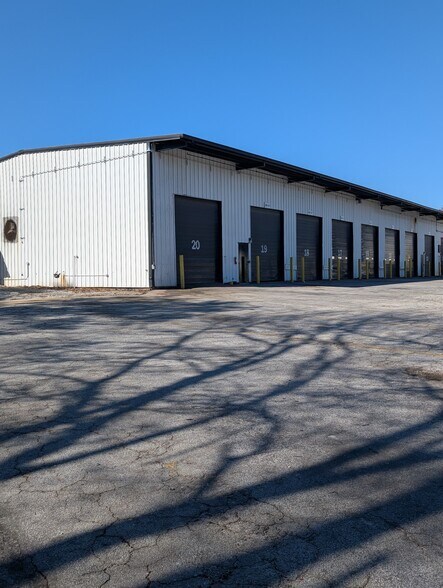 More Photos Of 2100 Jonesboro Rd, Atlanta Service For Lease