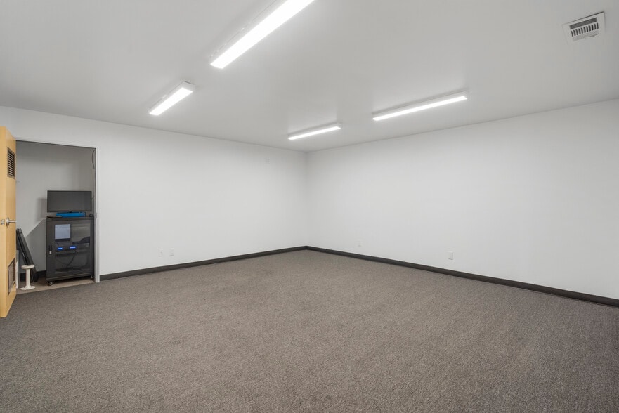 More Photos Of 2505 Amaral Ct, Hayward Warehouse For Sale