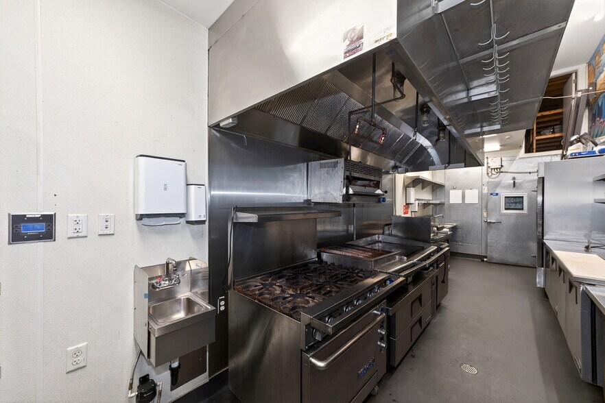 More Photos Of 2401 Kettner Blvd, San Diego Restaurant For Lease