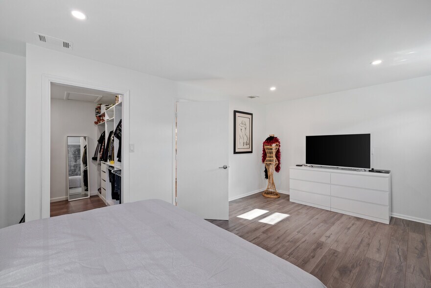 More Photos Of 3100 S Adams St, Tallahassee Flex For Sale