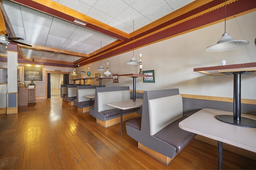 More Photos Of 45886 Wellington Ave, Chilliwack Hotel For Sale