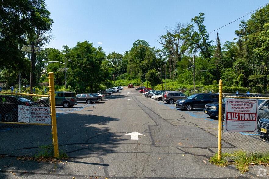 More Photos Of 489 W State St, Trenton Apartments For Lease