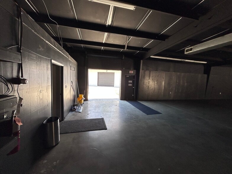 More Photos Of 6844 Satchelford Rd, Columbia Warehouse For Lease