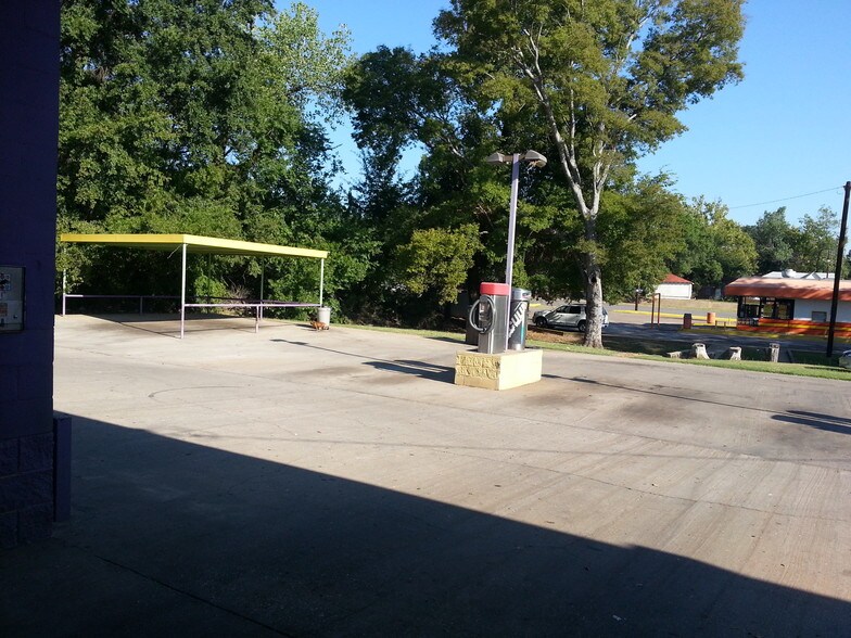 More Photos Of 1103 Bow St, Tyler Carwash For Sale