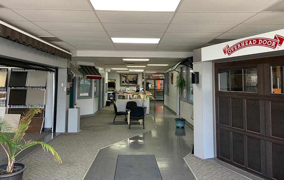 More Photos Of 470 Des Meurons Rue, Winnipeg Distribution For Sale