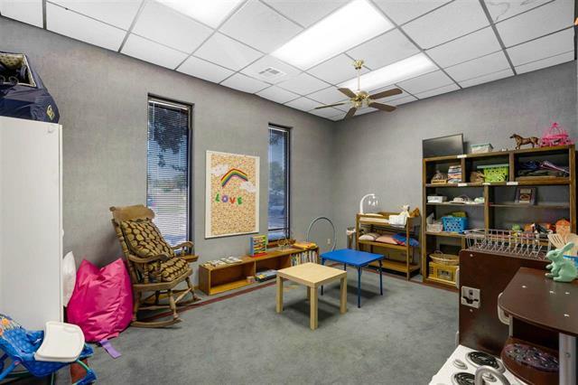 More Photos Of 816 W Gore Blvd, Lawton Office For Sale