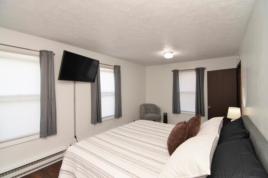 More Photos Of 439 Main Street, Rainelle Storefront Retail Residential For Sale