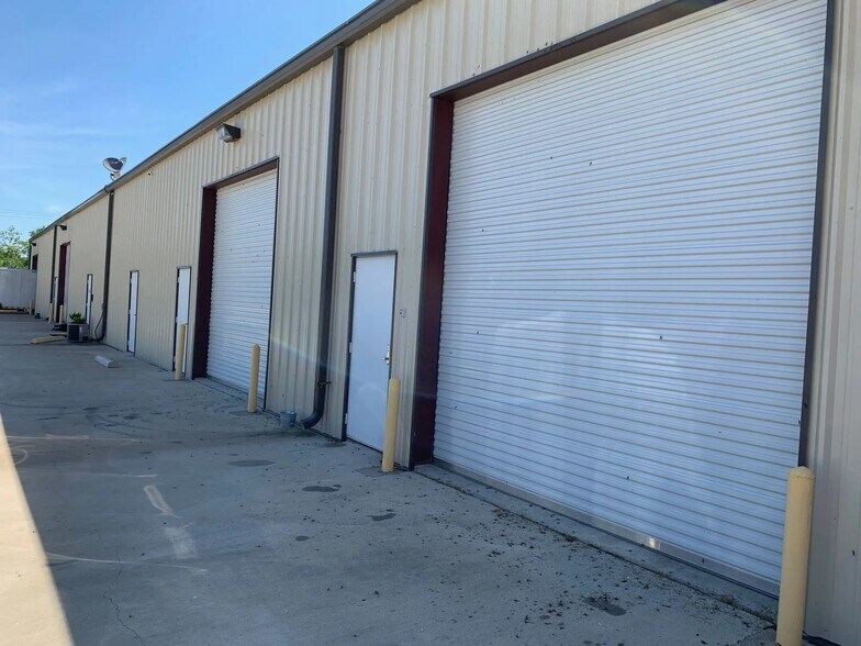 More Photos Of 4568 Gloria Allen Dr, College Station Warehouse For Lease