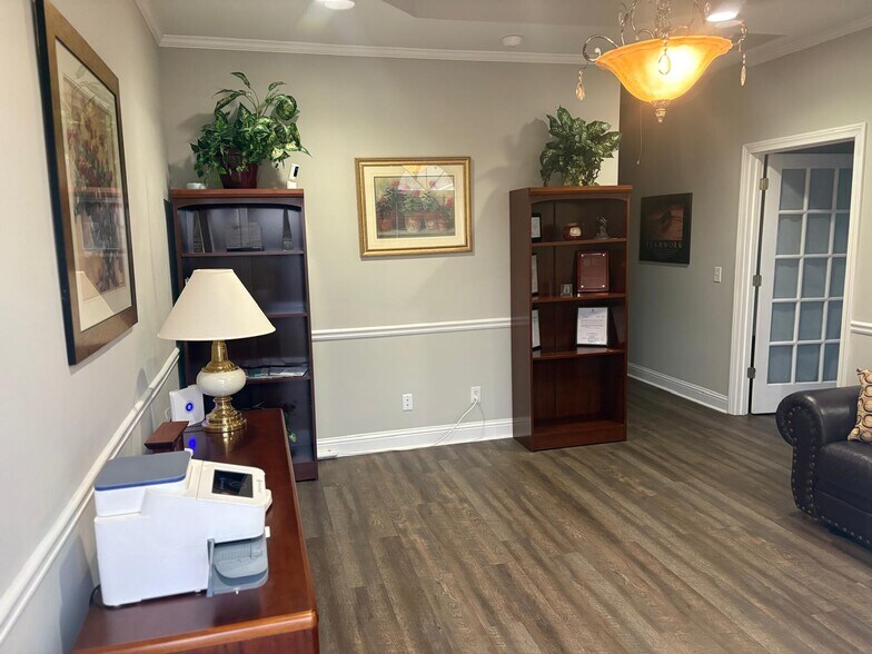 More Photos Of 107 Colony Park Dr, Cumming Office For Lease
